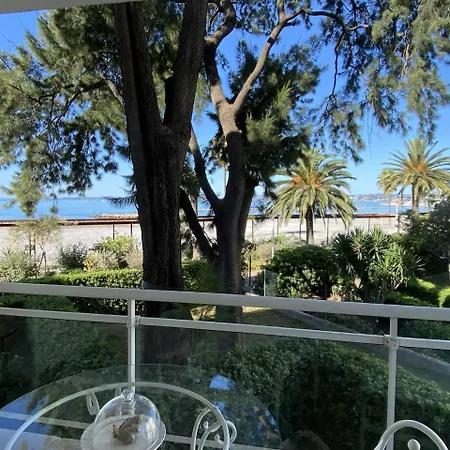 Sur La Plage, Le Royal 公寓 *