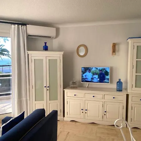 Sur La Plage, Le Royal Apartment