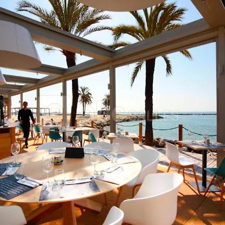 Sur La Plage, Le Royal Saint-Laurent-du-Var